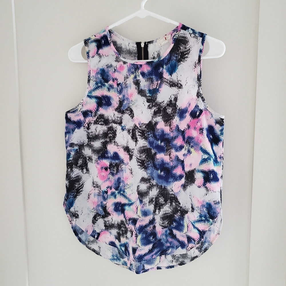 Sleeveless blouse
